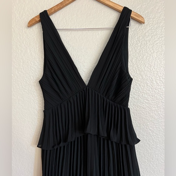 NWOT Mesmerizing Essence Black Pleated Backless Tiered Maxi Dress - Picture 4 of 8
